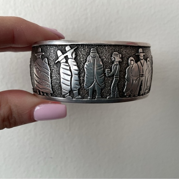 Silver Cuff Bracelet with Engraved Figures - Picture 4 of 6